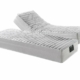 Deux matelas simples réglables ; l'un est plat et l'autre est surélevé à un angle incliné, comme un canapé parisien, parfait pour ceux qui apprécient le style sans le prix. Canape Paris by Atelier Bis
