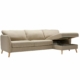 Découvrez la quintessence de la qualité avec ce canapé modulable beige, doté de pieds en bois chic et d'une méridienne. Son design astucieux révèle un espace de rangement ouvert sous l'assise, ce qui en fait une pièce d'exception digne de tout showroom parisien. Canape Paris by Atelier Bis