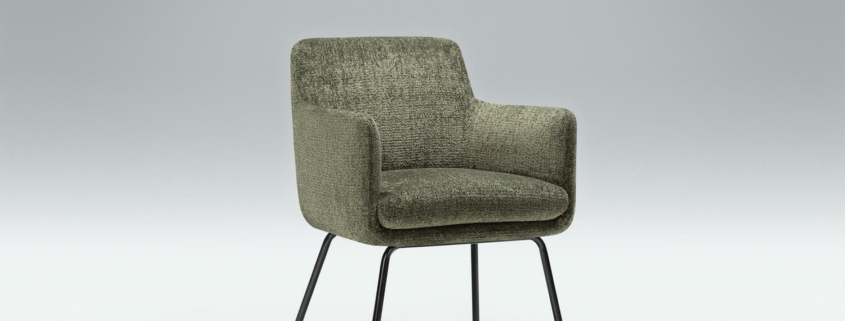 Fauteuil Moa Bistro en velours bordeaux avec une table d'appoint dorée Le fauteuil en velours bordeaux est accompagné d'une table d'appoint dorée, ajoutant une touche de luxe à la décoration.
