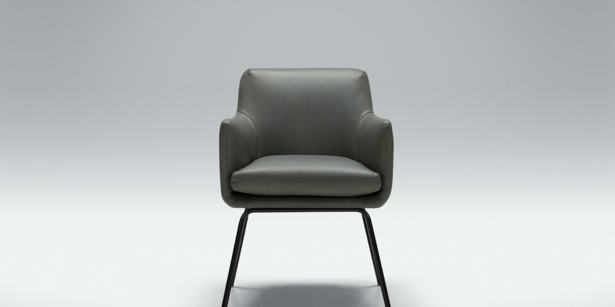 Fauteuil Moa Bistro en tissu gris avec un plaid en laine et un tapis berbère Le fauteuil en tissu gris est agrémenté d'un plaid en laine, reposant sur un tapis berbère, ajoutant une touche de confort à un salon scandinave.