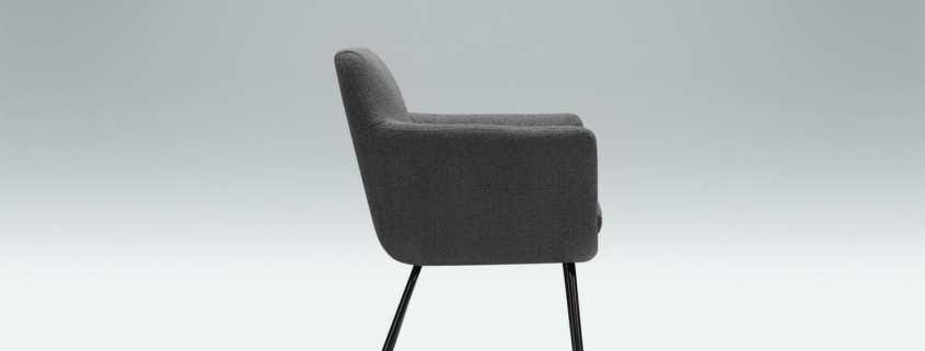 Fauteuil Moa Bistro en velours vert émeraude avec des coussins décoratifs dorés Le fauteuil en velours vert émeraude est rehaussé de coussins dorés, créant un coin lecture chic et sophistiqué.