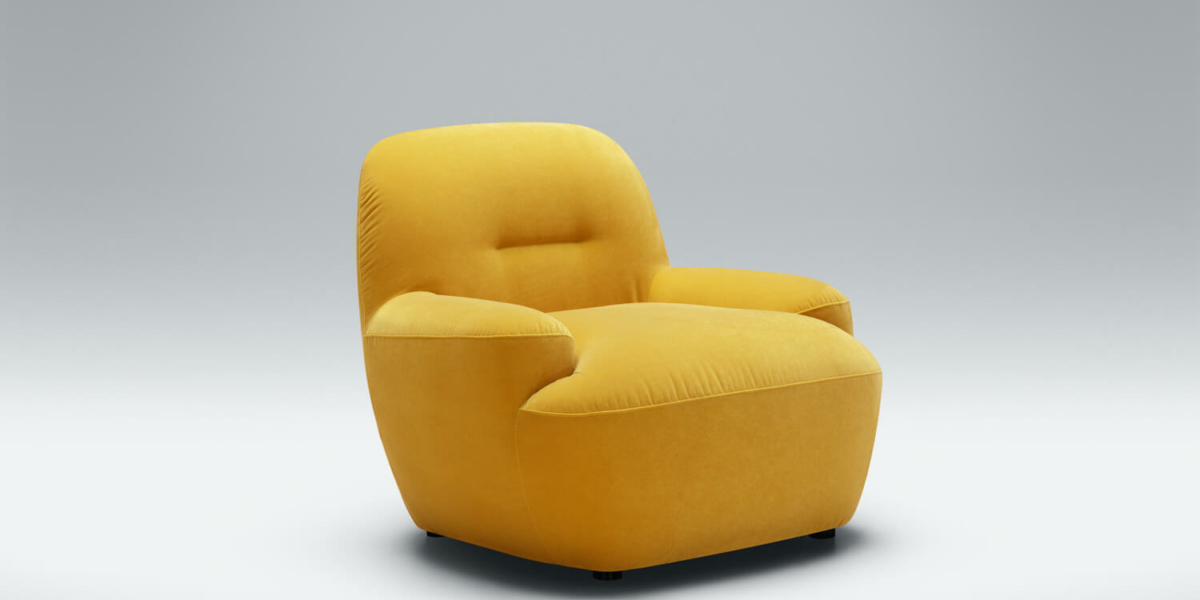 Fauteuil Uma en velours marron avec un plaid jaune Le fauteuil en velours marron est rehaussé par un plaid jaune, parfait pour un coin lecture confortable dans le salon lumineux.