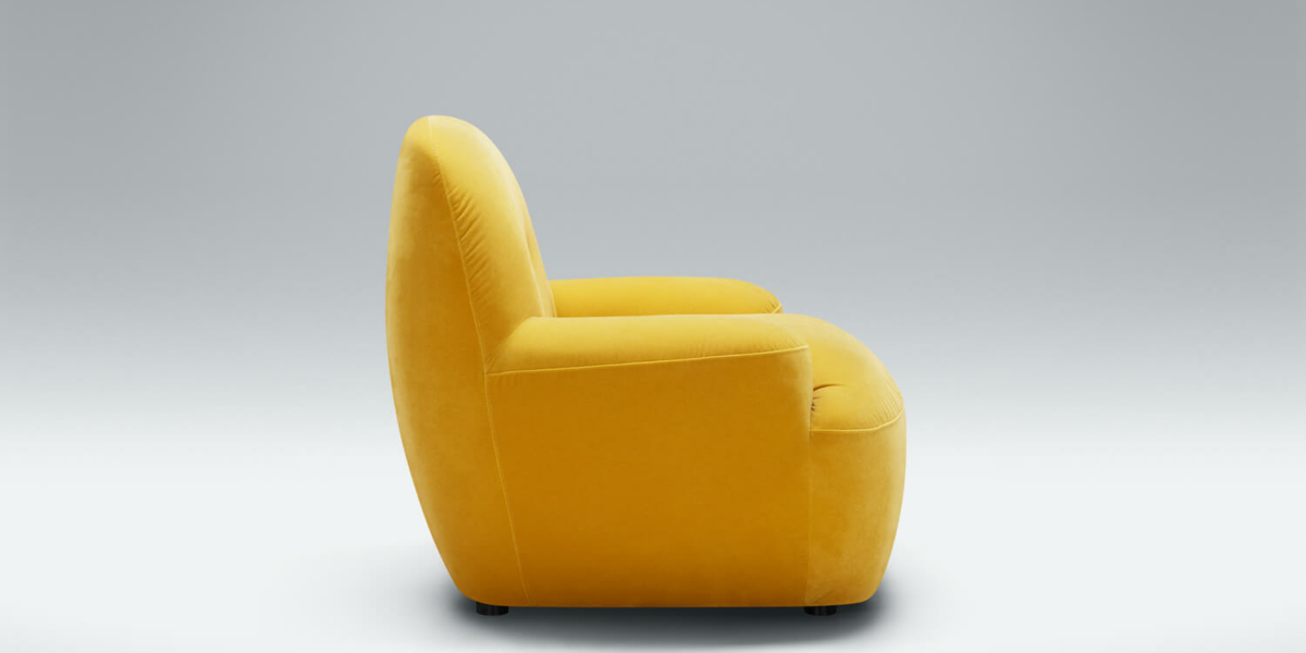Fauteuil Uma en cuir jaune avec des murs marron et des accents blancs Le fauteuil en cuir jaune se détache sur des murs marron, avec des accents blancs pour un effet visuel saisissant.