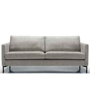 Canapé rembourré gris avec deux coussins d'assise et deux coussins de dossier, disposés sur un fond blanc. Canape Paris by Atelier Bis