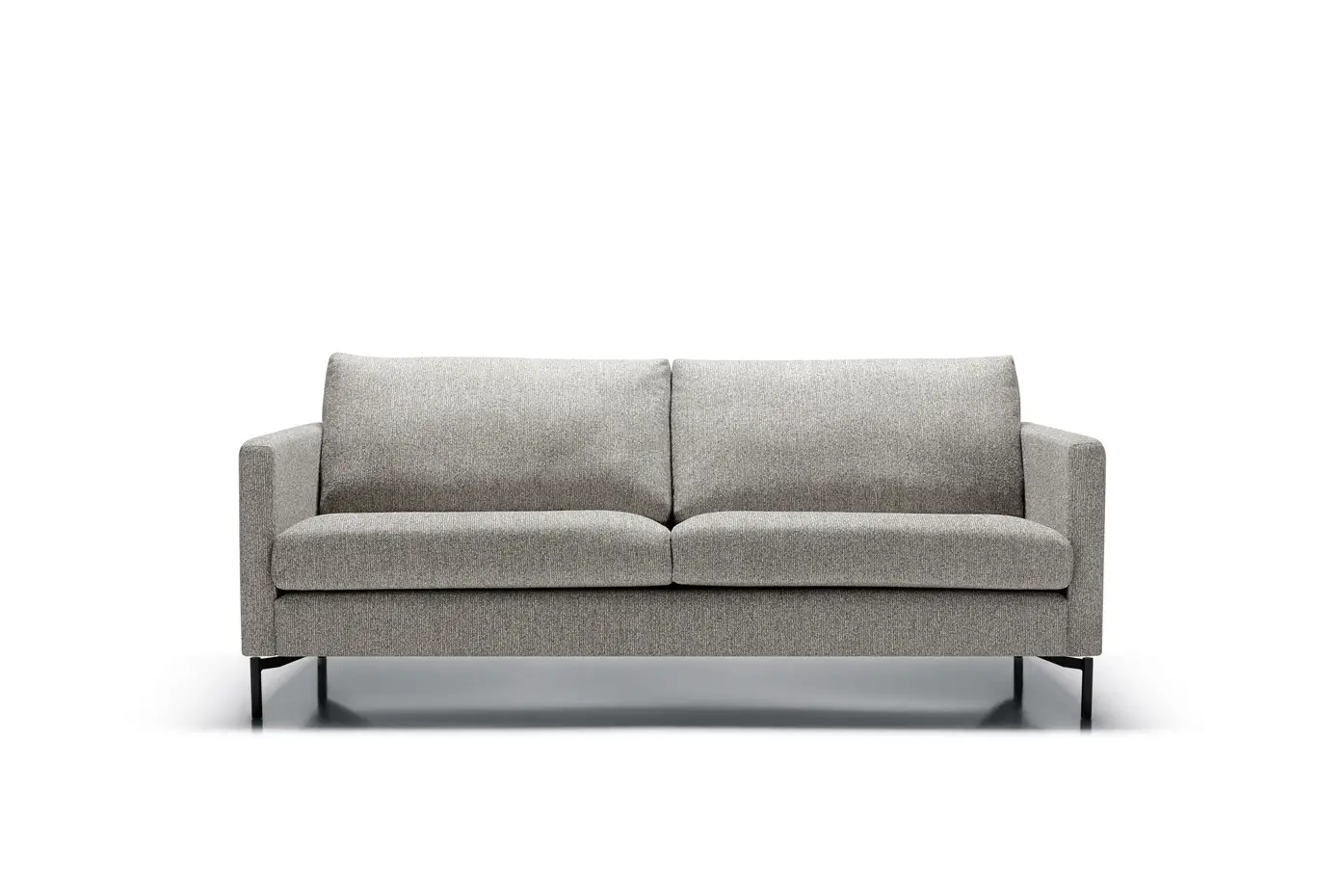 Canapé rembourré gris avec deux coussins d'assise et deux coussins de dossier, disposés sur un fond blanc. Canape Paris by Atelier Bis