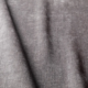 Gros plan sur un tissu texturé gris aux plis subtils et au motif de tissage visible. Canape Paris by Atelier Bis