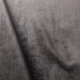 Gros plan d'un tissu texturé, gris foncé, dont la trame est visible et qui présente de légers plis. Canape Paris by Atelier Bis