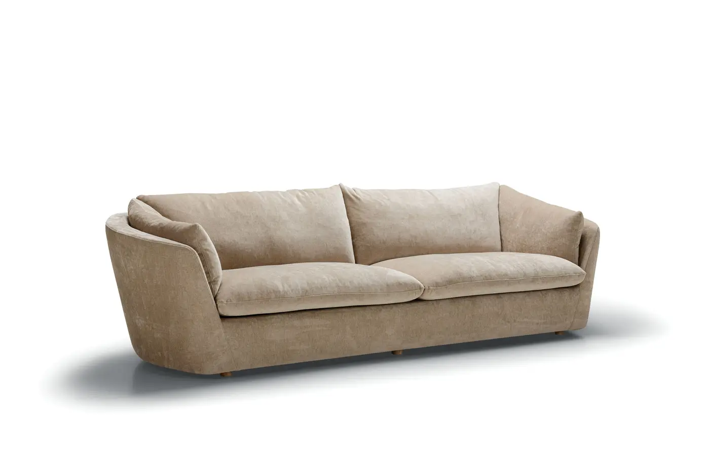 Canapé tapissé beige avec deux coussins d'assise et des accoudoirs en angle sur fond blanc. Canape Paris by Atelier Bis