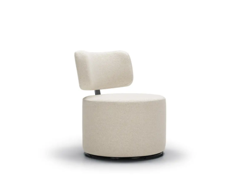 Fauteuil pivotant moderne sans accoudoir avec une assise et un dossier ronds, recouvert de tissu beige clair. Canape Paris by Atelier Bis
